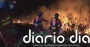 Efectivos de la UME combaten durante la noche el incendio de La Mierla