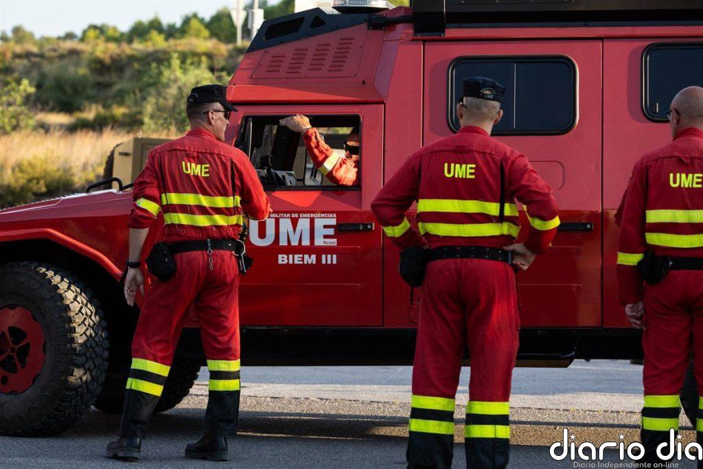 Efectivos terrestres trabajarán toda la noche para intentar contener el incendio de Soneja en el mismo perímetro