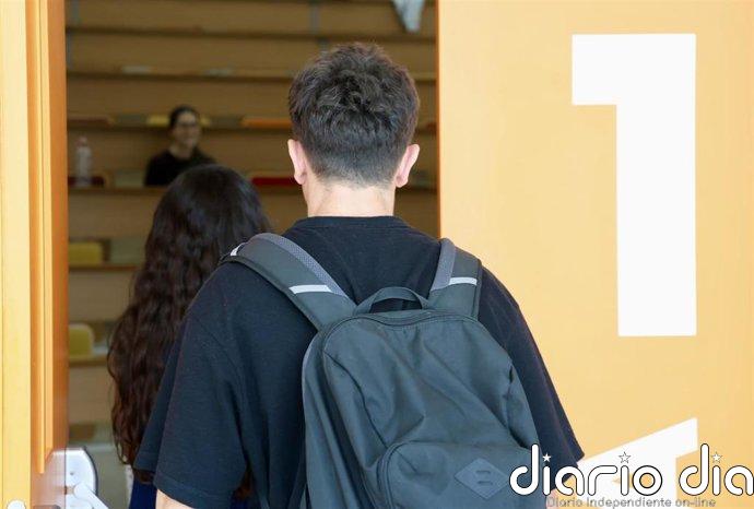 El 60% de los jóvenes españoles que emigran lo hace por una oferta de trabajo, según el Gobierno