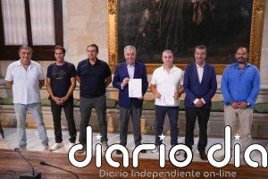 El alcalde de Sevilla y los sindicatos alcanzan un acuerdo para regular el teletrabajo en el Ayuntamiento