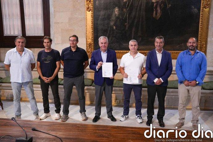 El alcalde de Sevilla y los sindicatos alcanzan un acuerdo para regular el teletrabajo en el Ayuntamiento