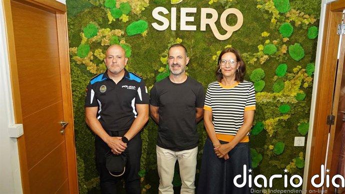 El alcalde de Siero da por ganada la "guerra" contra la Policía Local y nombra a Iván Fernández nuevo comisario