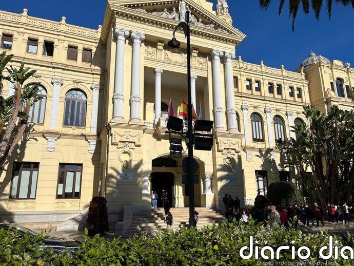 El Ayuntamiento de Málaga renueva el pavimento deportivo de césped artificial del campo de fútbol Roma Luz- Guadaljaire