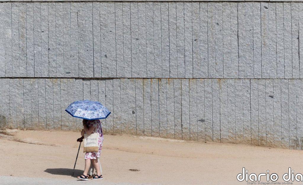 El calor mantiene en aviso a la mitad del país, con aviso rojo en Almería y naranja en varios puntos