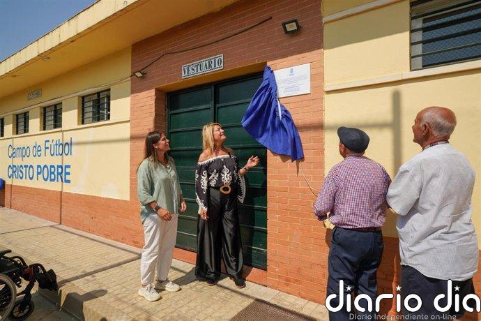 El campo de fútbol Cristo Pobre de Huelva pasa a llevar el nombre de Manuel Luna como reconocimiento a su entrega