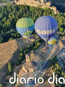 El Festival de Globos de Segovia inicia su séptima edición con el vuelo de once aparatos en competición