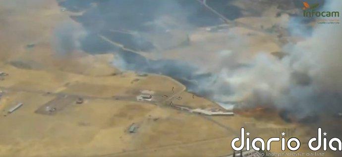 El fuego de Hinojosa afecta unas 600 hectáreas y un Es-Alert avisa a población de que permanezca en sus casas