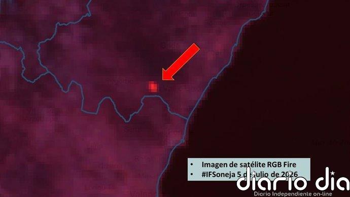 El fuego de Soneja obliga a desalojar Azuébar y la UME se incorpora a las tareas de extinción