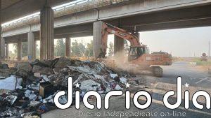 El Gobierno inicia los trabajos de desbroce, limpieza y retirada de residuos de la H-30 en El Matadero de Huelva