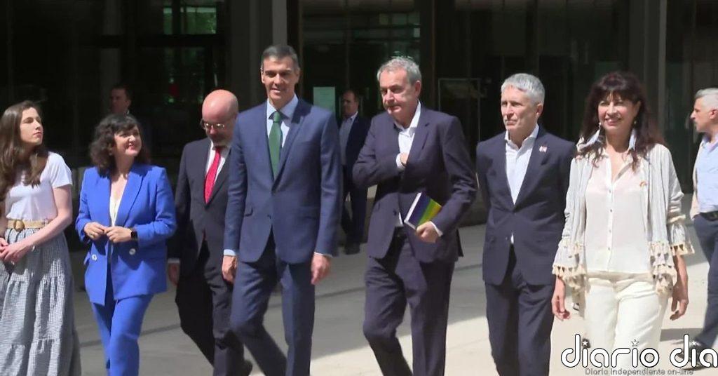 El Gobierno y el PSOE dan por buenas las explicaciones de Zapatero