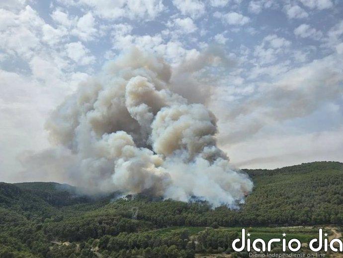 El grueso del incendio declarado en Aiguamúrcia (Tarragona) se traslada a Querol y Pontons