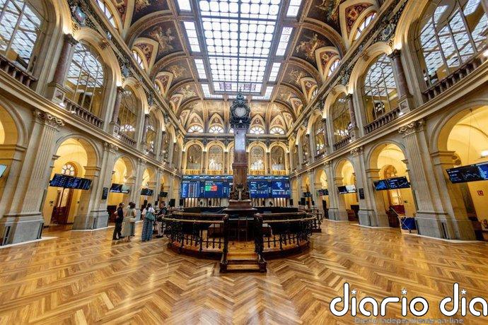 El Ibex 35 sube un 0,8% en la apertura y roza los históricos 19.900 puntos, con el petróleo a la baja