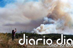 El incendio de la Bisbal (Girona) arrasa 2.200 hectáreas y la prioridad aún es el flanco derecho