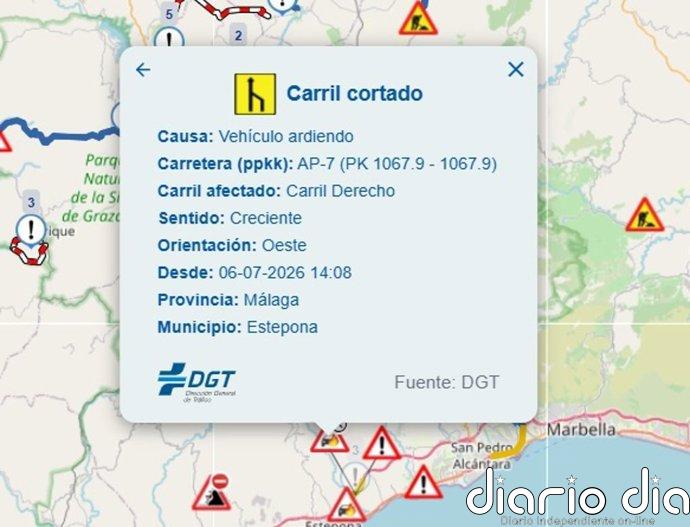 El incendio de un camión que transporta coches obliga a cortar parte de AP-7 en Estepona sentido Algeciras