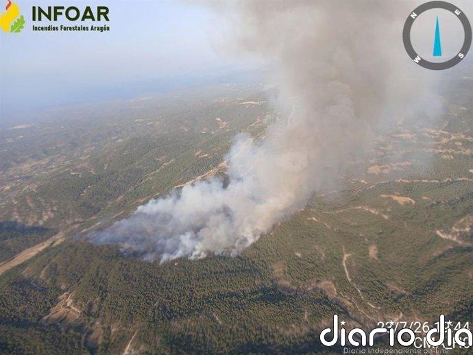 El incendio forestal en La Cerollera (Teruel) obliga a cortar la TE-53 desde La Cañana de Verich