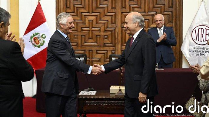 El ministro de Exteriores peruano releva al viceministro de la cartera y reivindica la continuidad institucional
