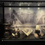 El Museo Arqueológico Nacional dedica su nueva Vitrina Cero al teatro grecolatino