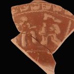 "El Museo Pieza a Pieza" de Arkeologia Museoa suma una escena de gladiadores en un fragmento cerámico hallado en Forua