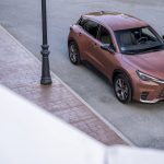 El nuevo Lexus LBX redefine el lujo silencioso para un verano en movimiento