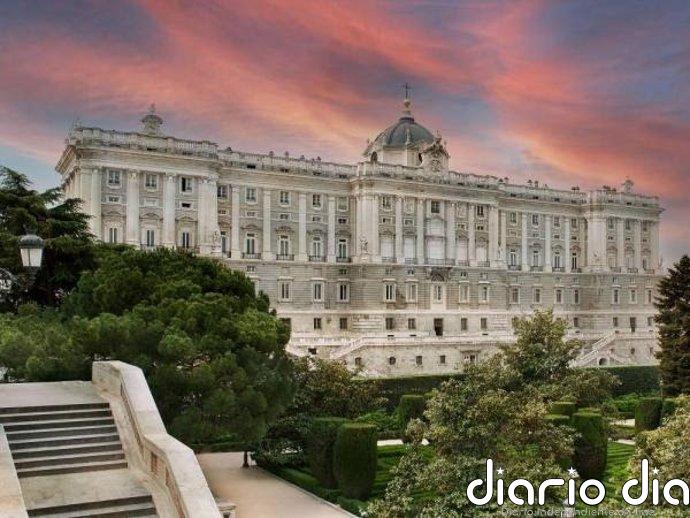 El Palacio Real se tiñe de rojo para celebrar la victoria de España en el Mundial