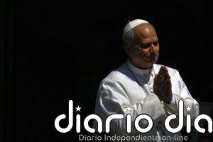 El Papa cita a Bob Dylan para denunciar la "carrera armamentística": "Te odio porque te ha creado el hombre"