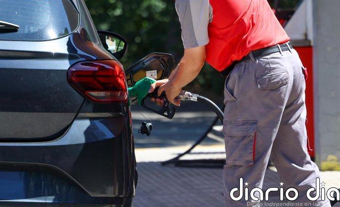 El Parlamento canario avala que se prorroguen las medidas fiscales de los carburantes para hacer frente a la guerra