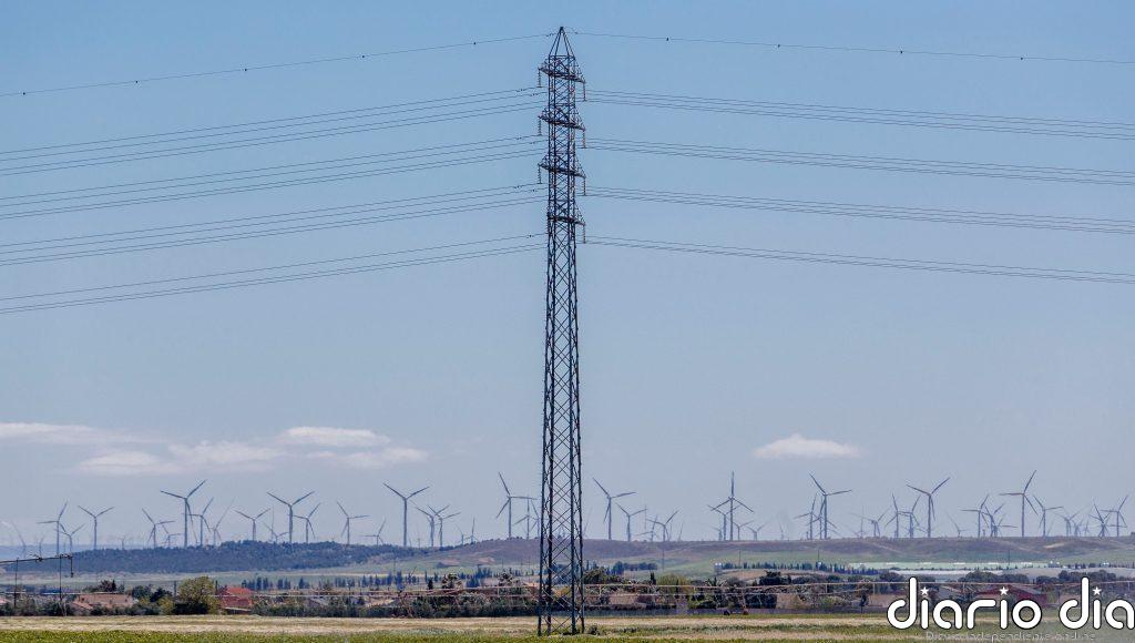 El precio de la luz se desploma hasta registrar de nuevo precios negativos