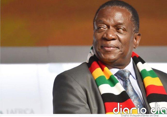 El presidente de Zimbabue promulga la reforma de la Constitución que extiende su mandato hasta 2030