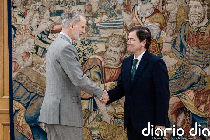 El Rey contacta con Marlaska, Ayuso, Mañueco y Page por la situación provocada por el fuego en el centro de España