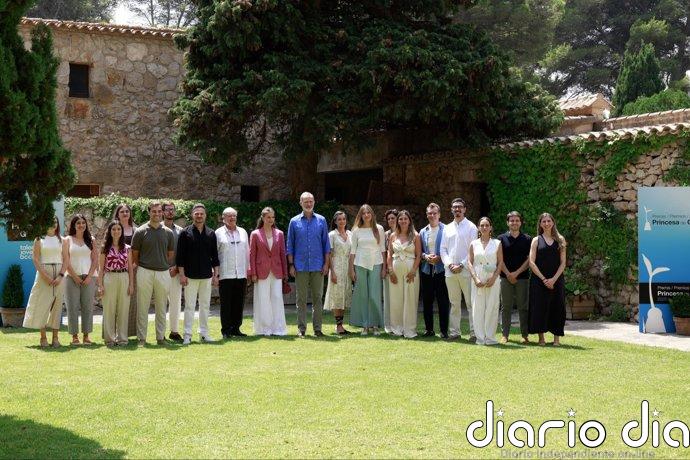 El Rey Felipe revela, ante la divertida mirada de Doña Letizia, Leonor y Sofía, si le acompañarán a la final del Mundial
