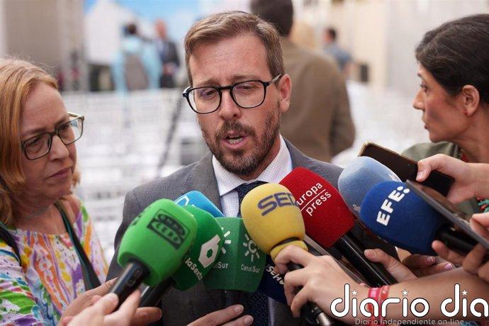 El subdelegado del Gobierno en Sevilla destaca la bajada del paro por quinto mes consecutivo con 1.835 personas menos