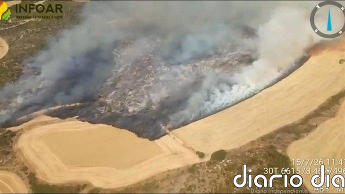 El viento complica la extinción del incendio de Orés (Zaragoza), con "potencial de crecimiento y destrucción"