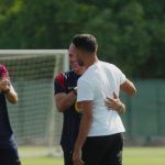 Eric Garcia visita a sus compañeros en el entrenamiento del FC Barcelona