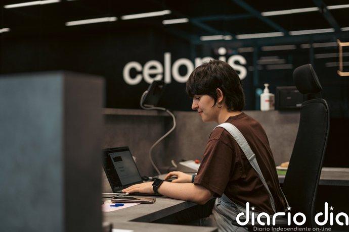 Estos son los pasos clave para que las empresas pasen de experimentar a escalar sus proyectos de IA, según Celonis
