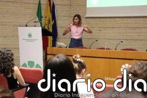 Experta del CSIC señala en la UNIA que el agua regenerada con un tratamiento correcto "es igual de válida" para cultivo