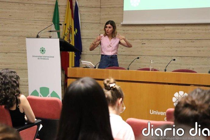 Experta del CSIC señala en la UNIA que el agua regenerada con un tratamiento correcto "es igual de válida" para cultivo