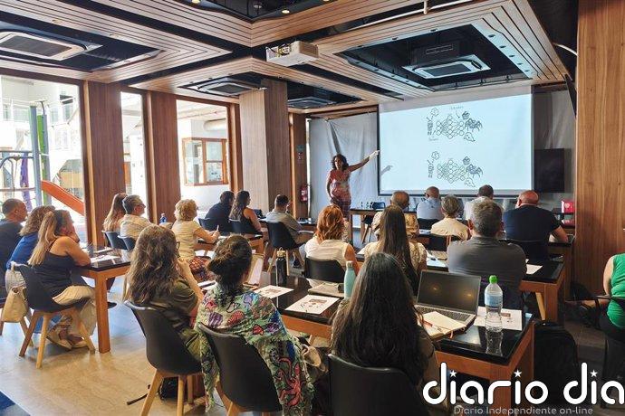Experta dice en los cursos de la UMA que la tecnología permite una medicina personalizada, aunque aún existen "barreras"