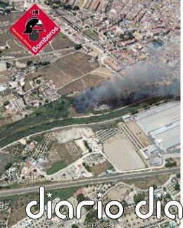 Extinguido el incendio declarado en una zona de cañas de Sax
