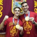 Fabián y Gavi celebran en Los Palacios (Sevilla) un Mundial "único e histórico" y reciben su peso en tomates