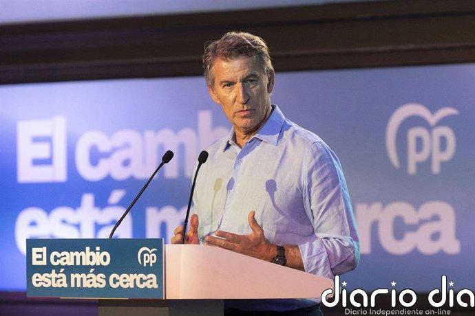 Feijóo da su apoyo a las familias de los fallecidos en el incendio de Almería y "fuerza" para los desalojados