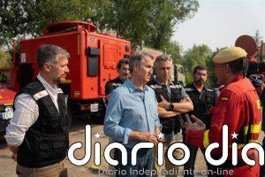 Feijóo destaca la coordinación y el compromiso de los operativos en los incendios y pide no "tensionar"