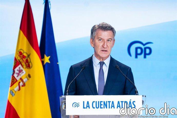 Feijóo pide "arrimar el hombro todos juntos" frente a los incendios como "necesitan" las miles de personas afectadas