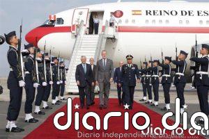 Felipe VI se reúne con el presidente de Paraguay durante su viaje a Perú por la toma de posesión de Keiko Fujimori