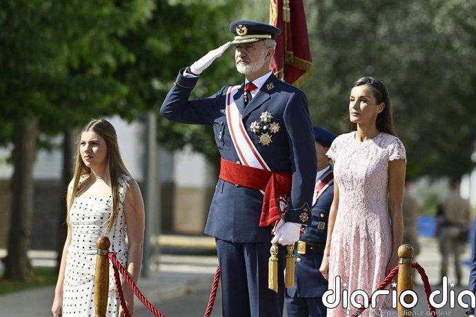 Felipe VI transmite su pésame y apoyo a las víctimas de Los Gallardos en la entrega de los Reales Despachos de la AGA