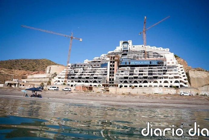 Fernández-Pacheco celebra la anulación de la licencia de El Algarrobico en Almería y pide financiación al Estado