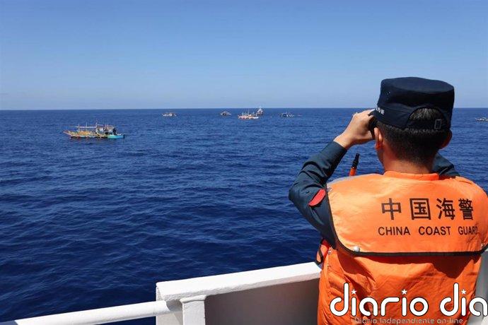 Filipinas vuelve a acusar a China usar de cañones de agua en maniobras "peligrosas" contra sus barcos