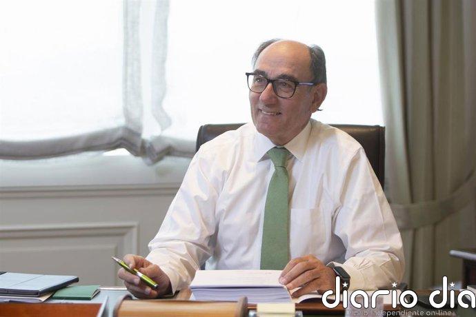 Galán (Iberdrola) defiende rebajar fiscalidad del recibo de la luz, en línea con las medidas de Reino Unido