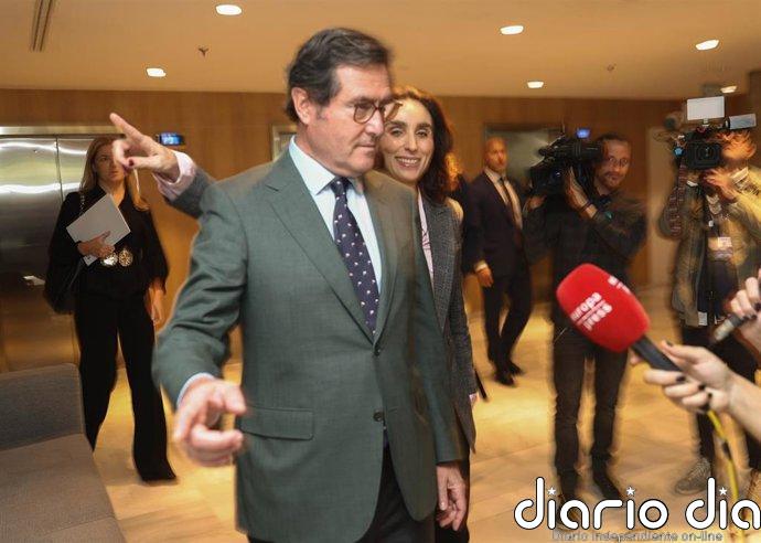 Garamendi coincide con Feijóo en trabajar sobre un acuerdo para acabar con el absentismo en España