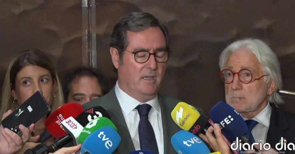 Garamendi sale en defensa de Feijóo ante la polémica por su plan de recortar el cobro de las bajas laborale