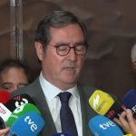 Garamendi sale en defensa de Feijóo ante la polémica por su plan de recortar el cobro de las bajas laborale